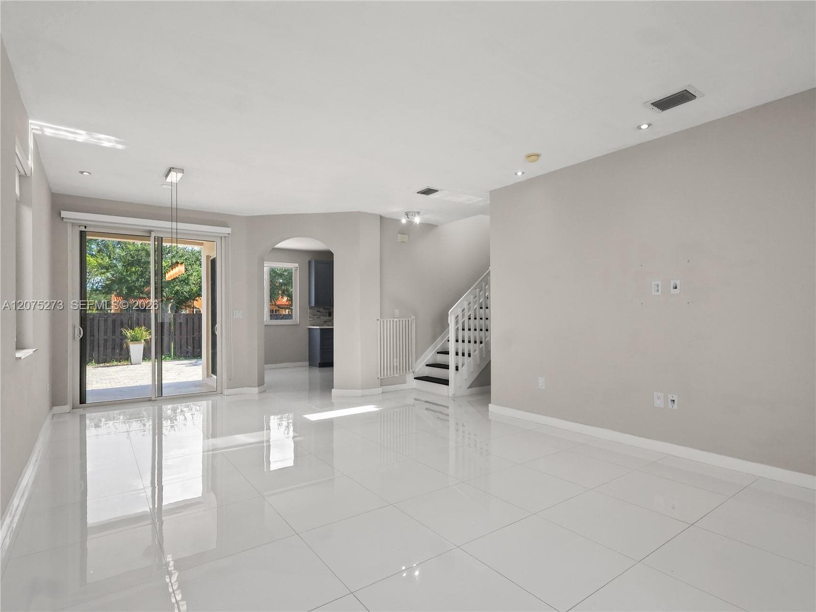 15392 SW 25th Ter, Miami, FL 33185 photo 3
