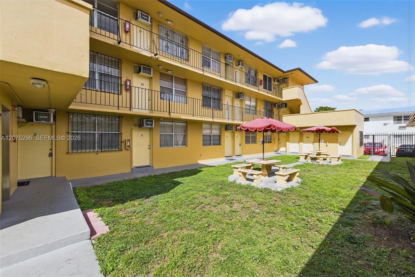 465 E 28th St # 18, Hialeah, FL 33013