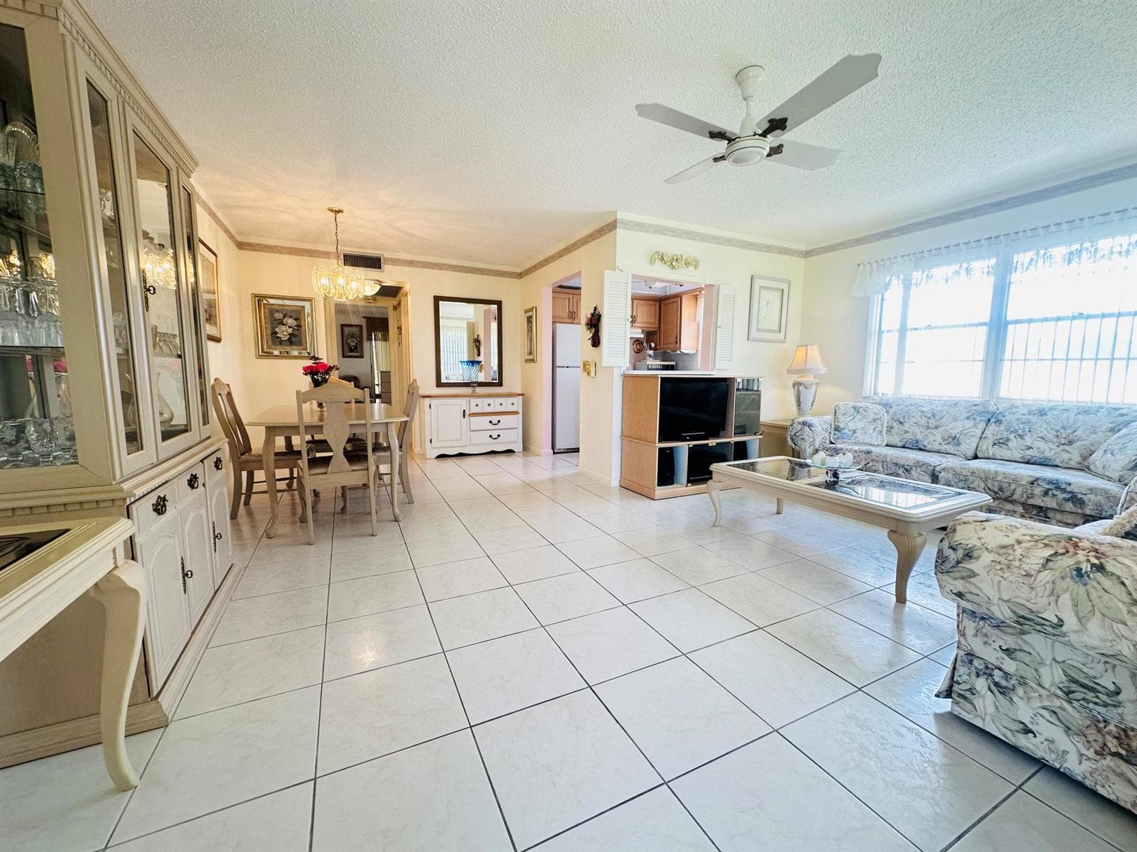 41 Lyndhurst B, Deerfield Beach, FL 33442 photo 3