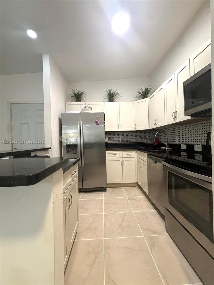 761 NE 199th St # 202, Miami, FL 33179 photo 5