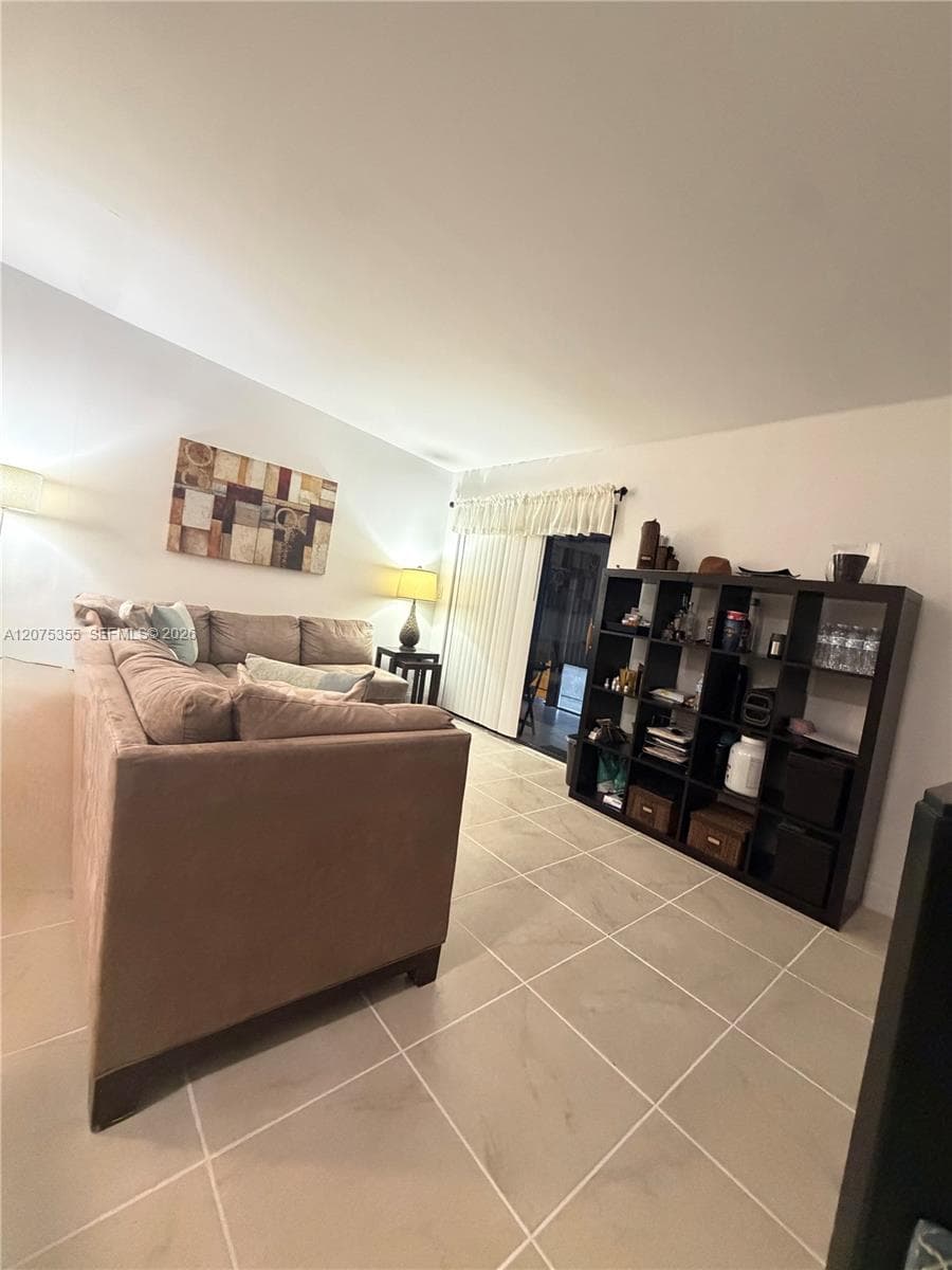 761 NE 199th St # 202, Miami, FL 33179 photo 4