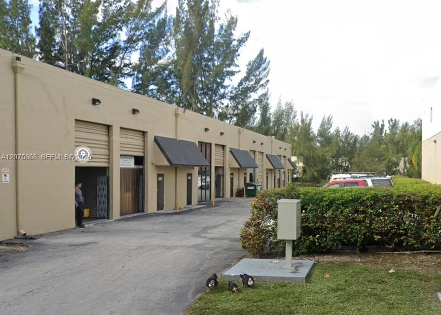 2258 NW 94th Ave, Doral, FL 33172 photo 2