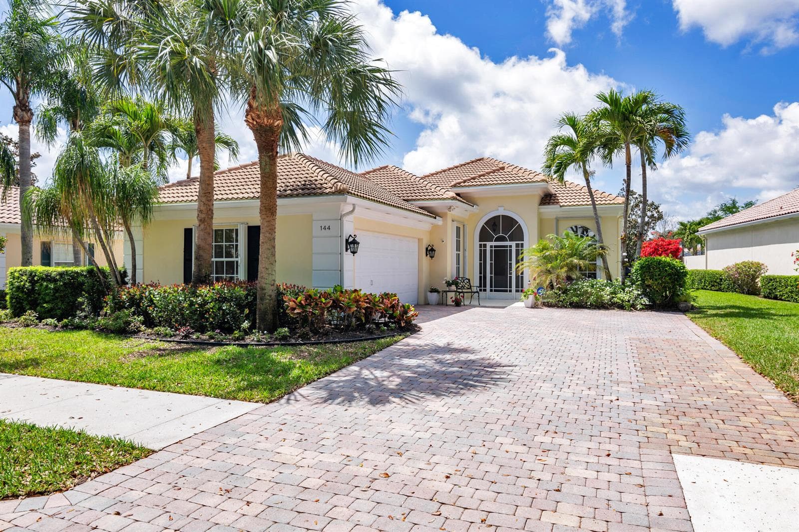 144 Euphrates Circle, Palm Beach Gardens, FL 33410 photo 2