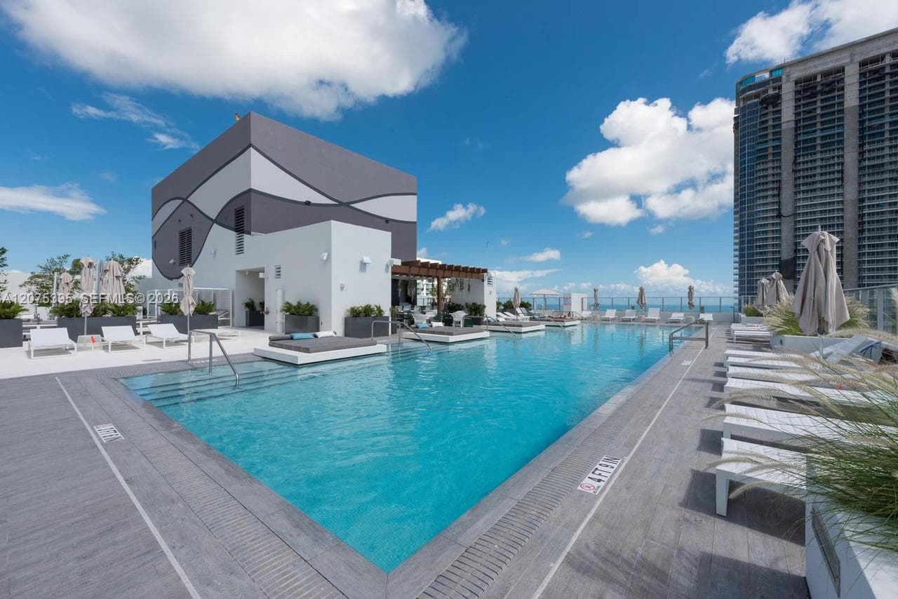 1010 Brickell Ave # 2009, Miami, FL 33131 photo 2