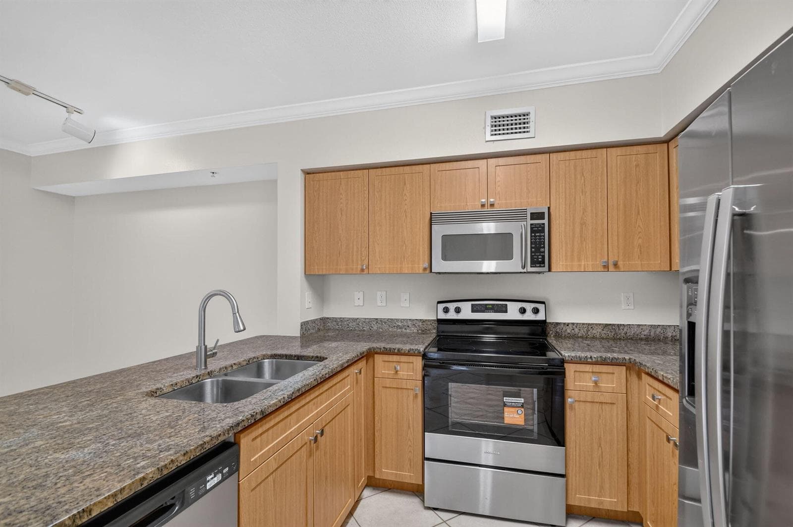 6370 EMERALD DUNES Drive # 203, West Palm Beach, FL 33411 photo 2