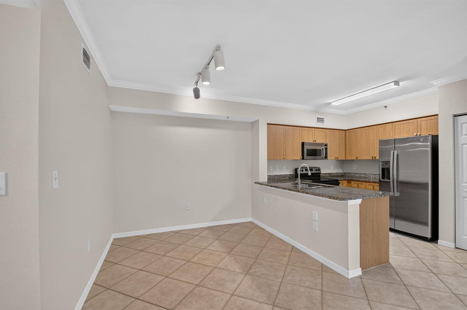 6370 EMERALD DUNES Drive # 203, West Palm Beach, FL 33411 photo 3