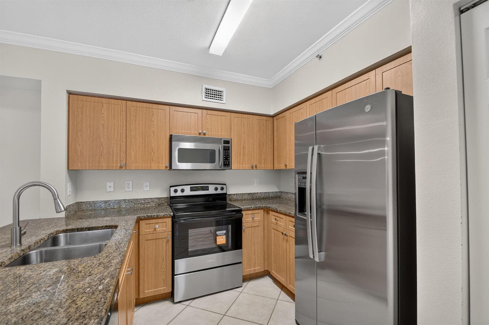 6370 EMERALD DUNES Drive # 203, West Palm Beach, FL 33411