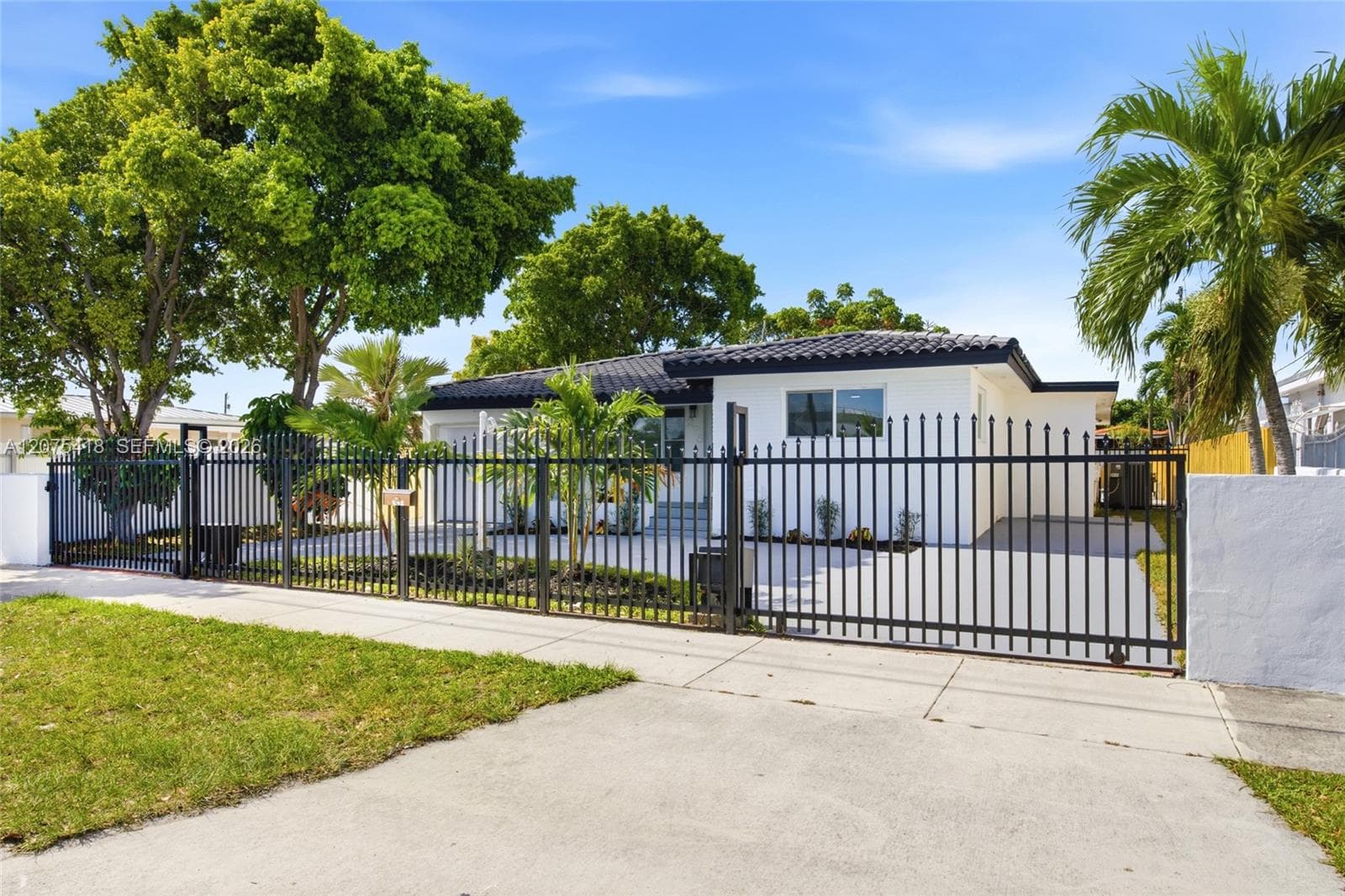 275 W 13 St, Hialeah, FL 33010