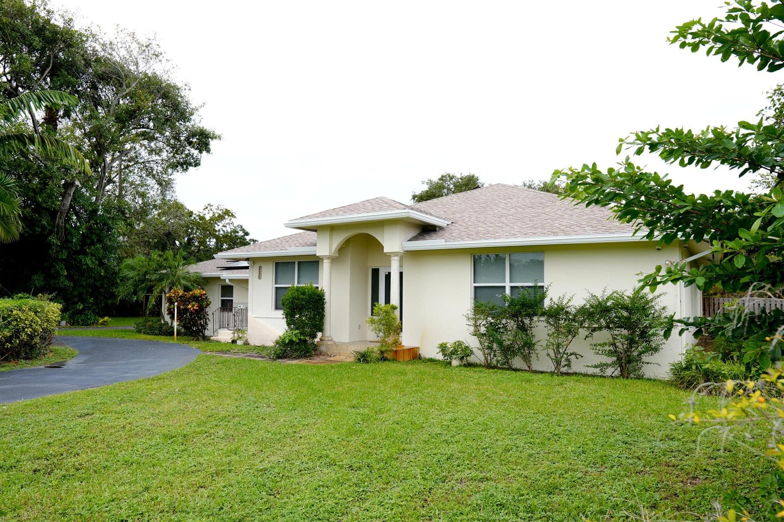 821 SW 13TH Court, Pompano Beach, FL 33060 photo 2