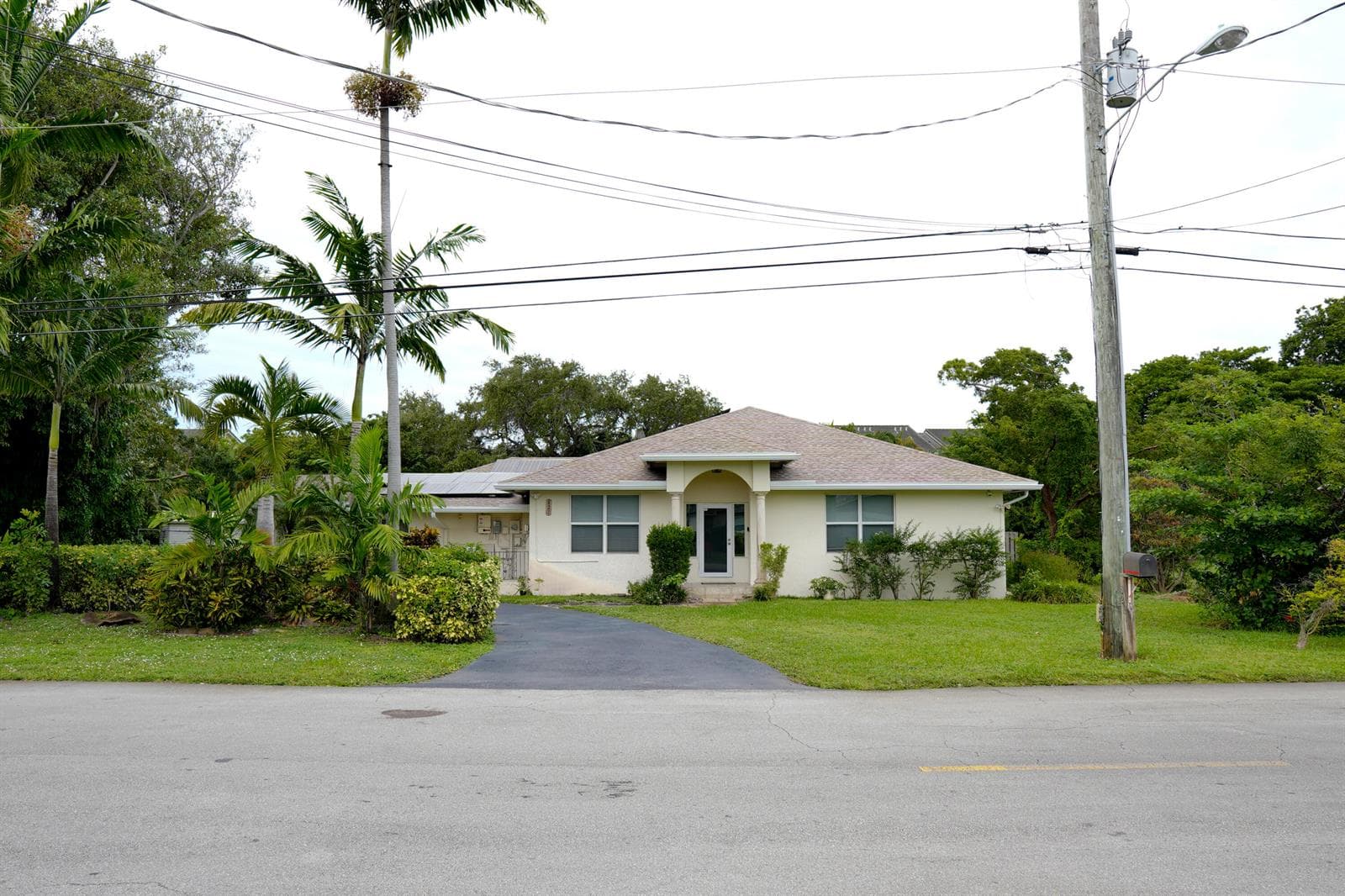 821 SW 13TH Court, Pompano Beach, FL 33060