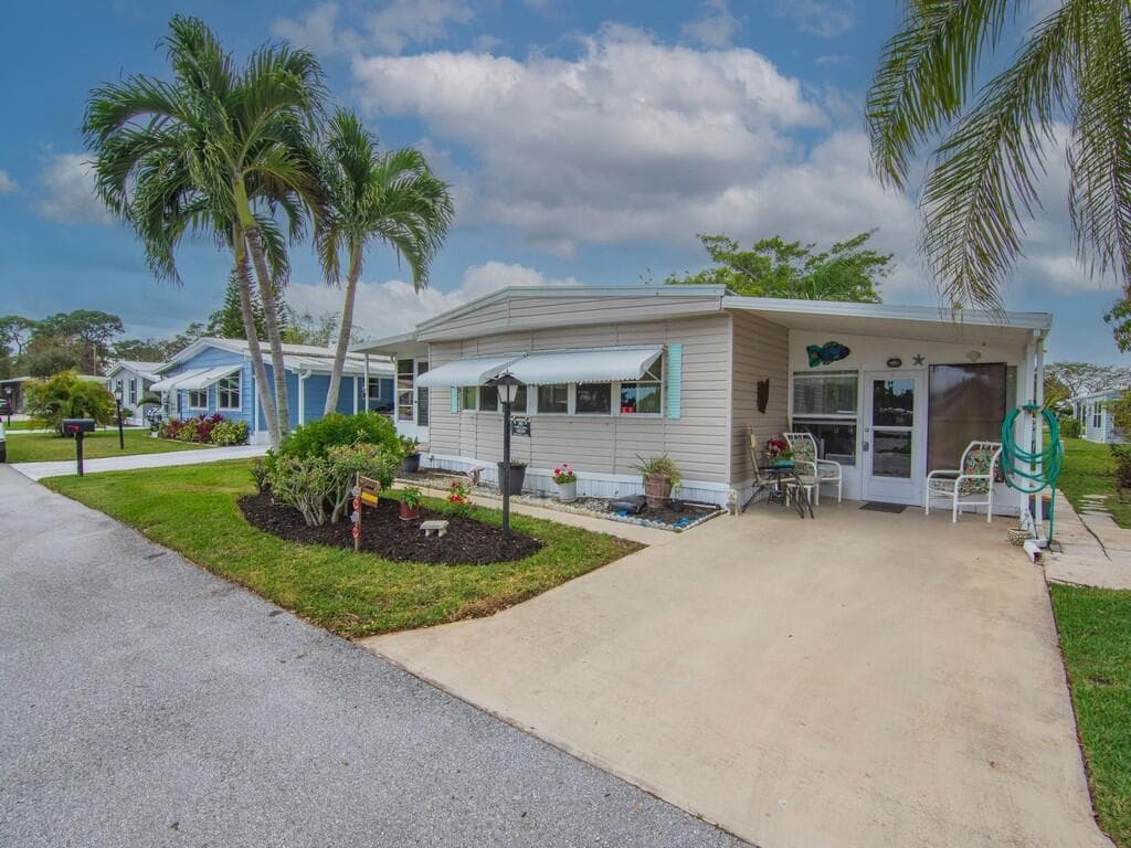 293 NE Moonstone Drive, Jensen Beach, FL 34957 photo 3