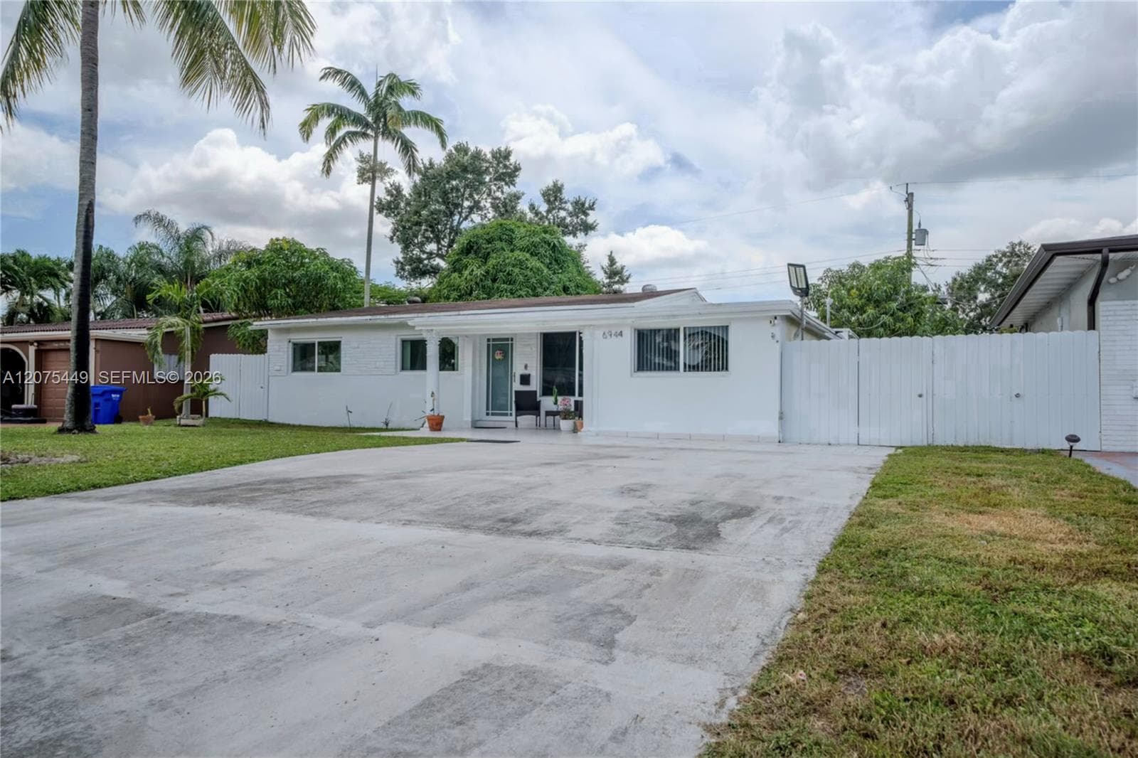 6944 SW 10th Ct, Pembroke Pines, FL 33023 photo 2