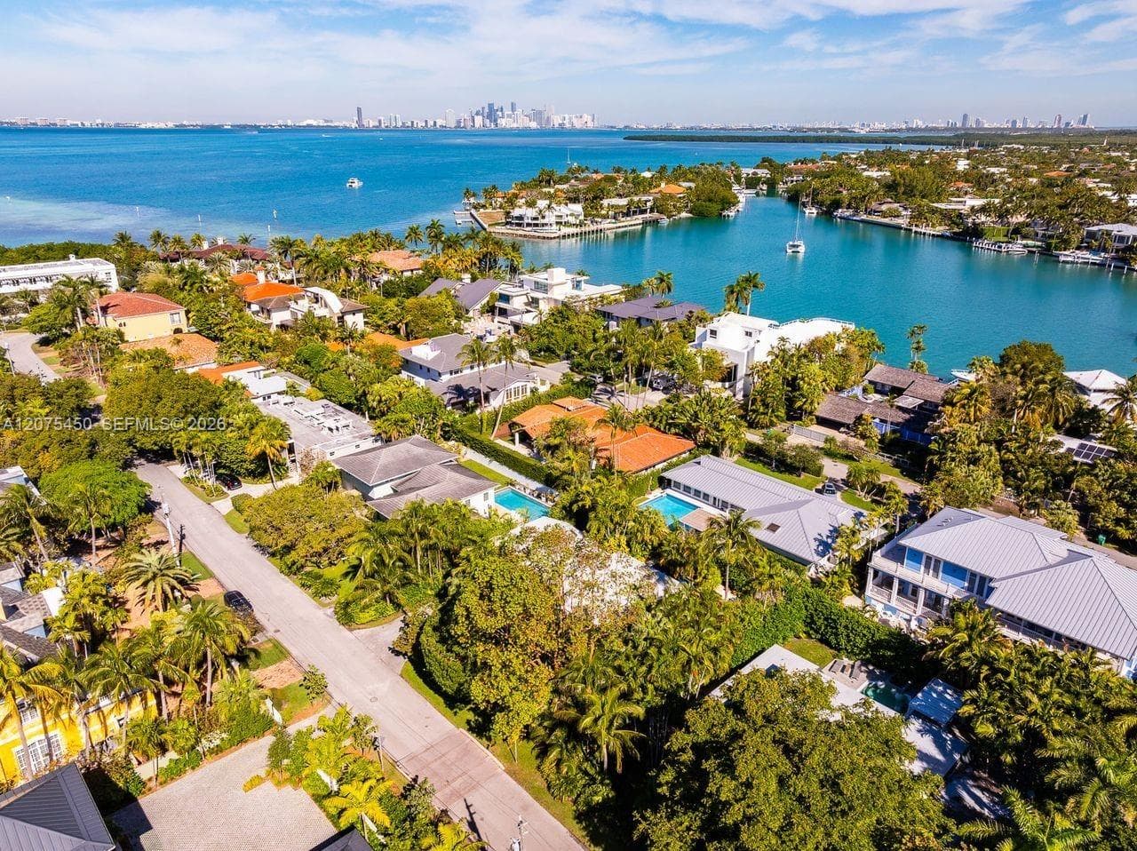 669 S Mashta Dr, Key Biscayne, FL 33149 photo 2