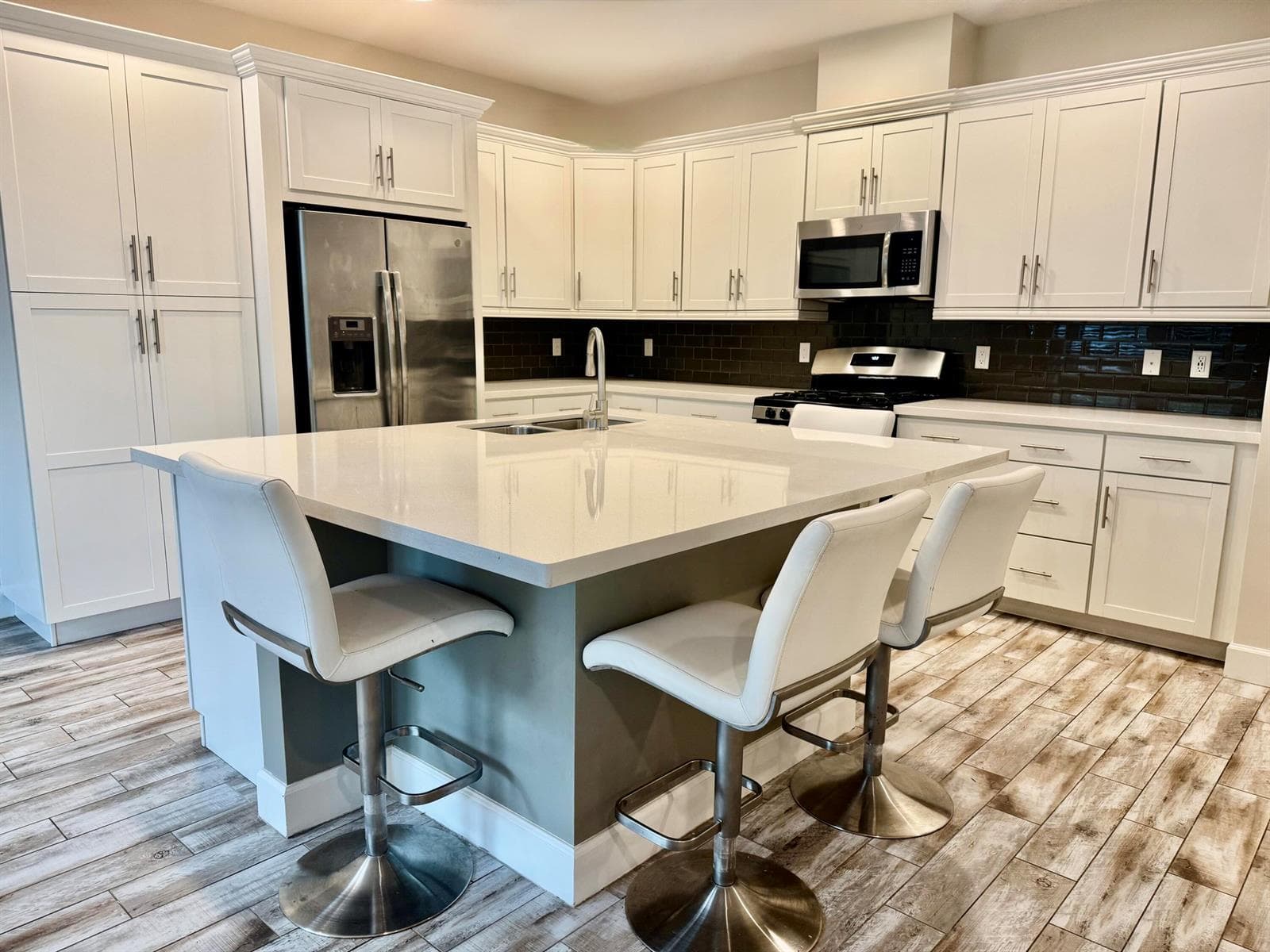 2950 NW 124th Way, Sunrise, FL 33323 photo 2