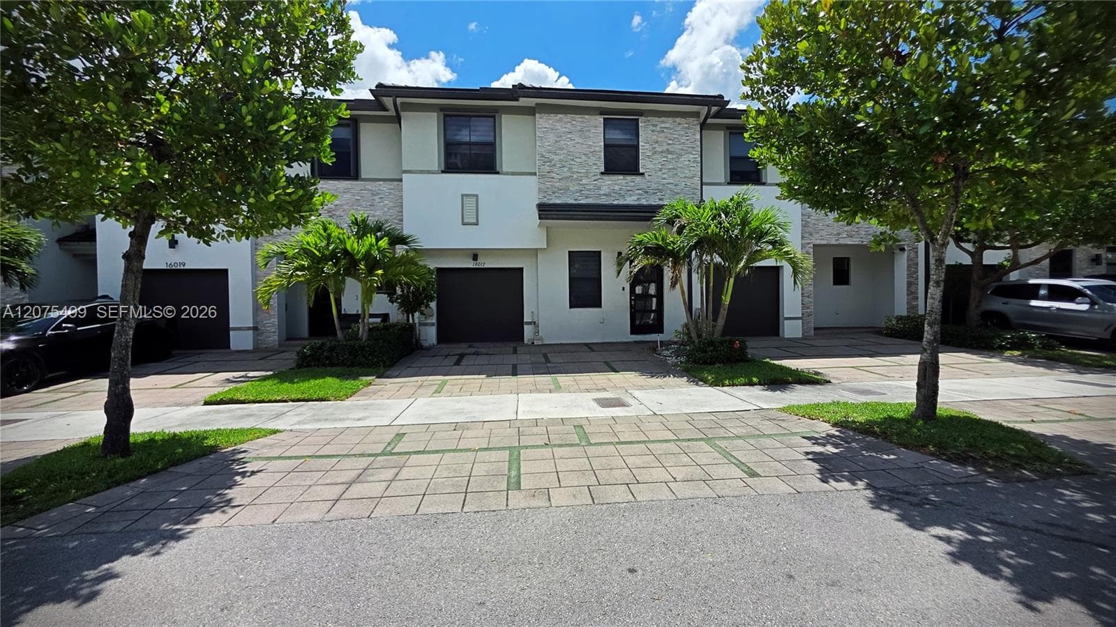 16017 NW 91st Ct, Miami Lakes, FL 33018 photo 3