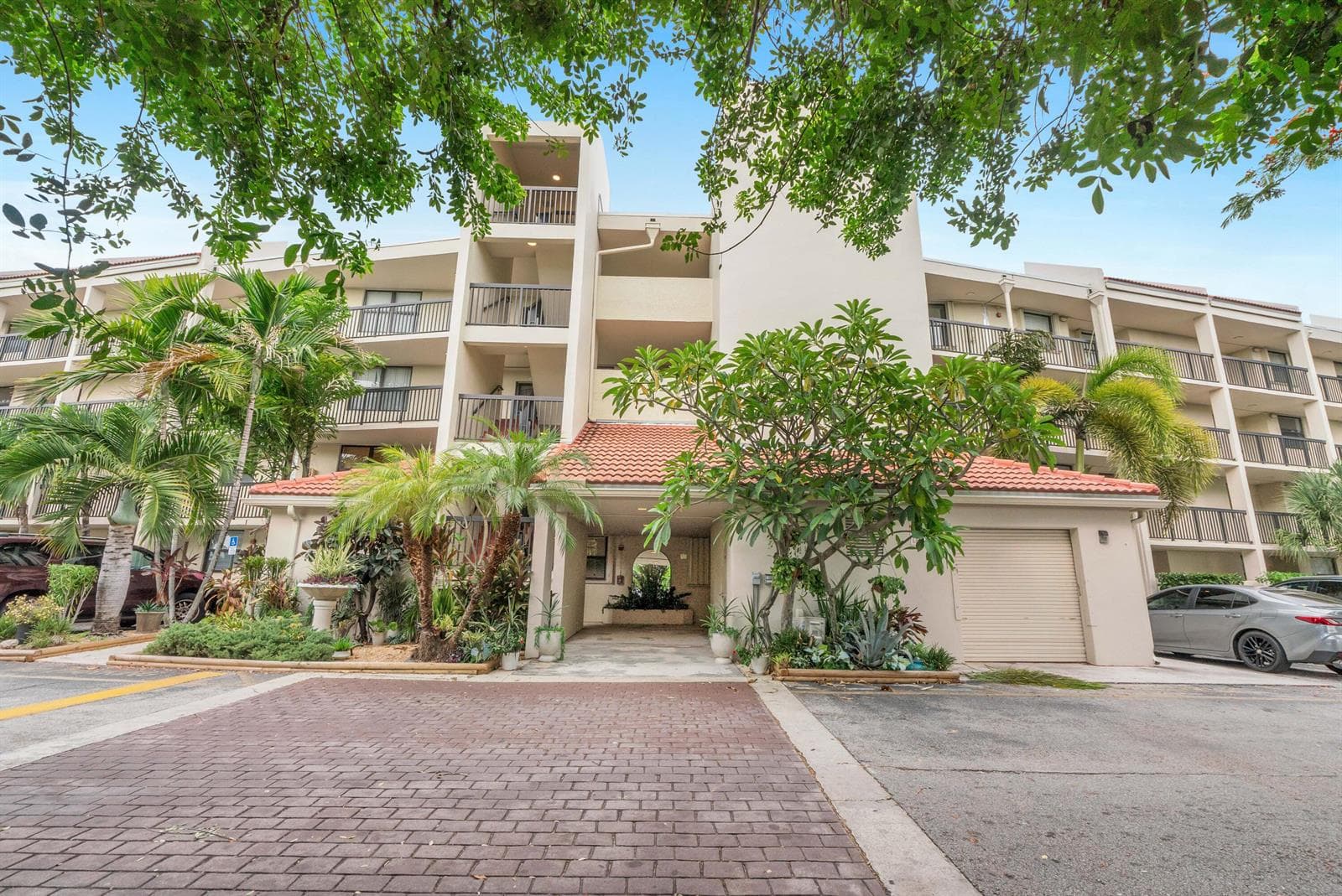 116 LAKE EMERALD Drive # 101, Oakland Park, FL 33309 photo 2