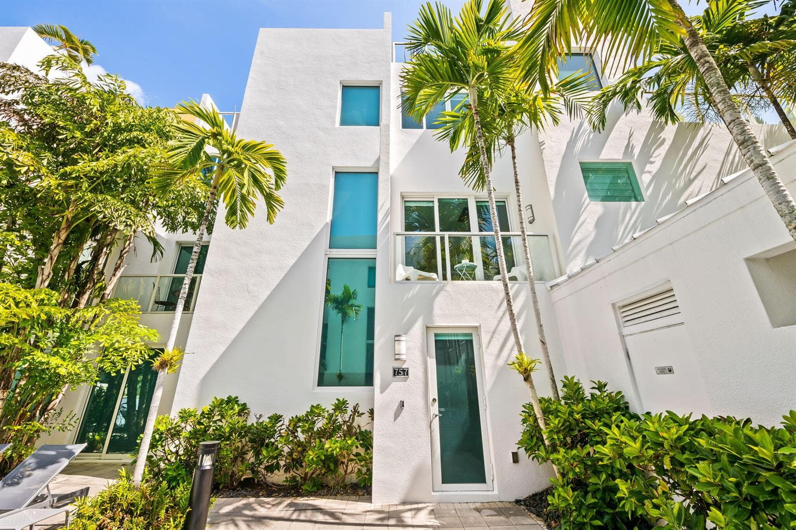757 NE 4TH Avenue, Fort Lauderdale, FL 33304 photo 3