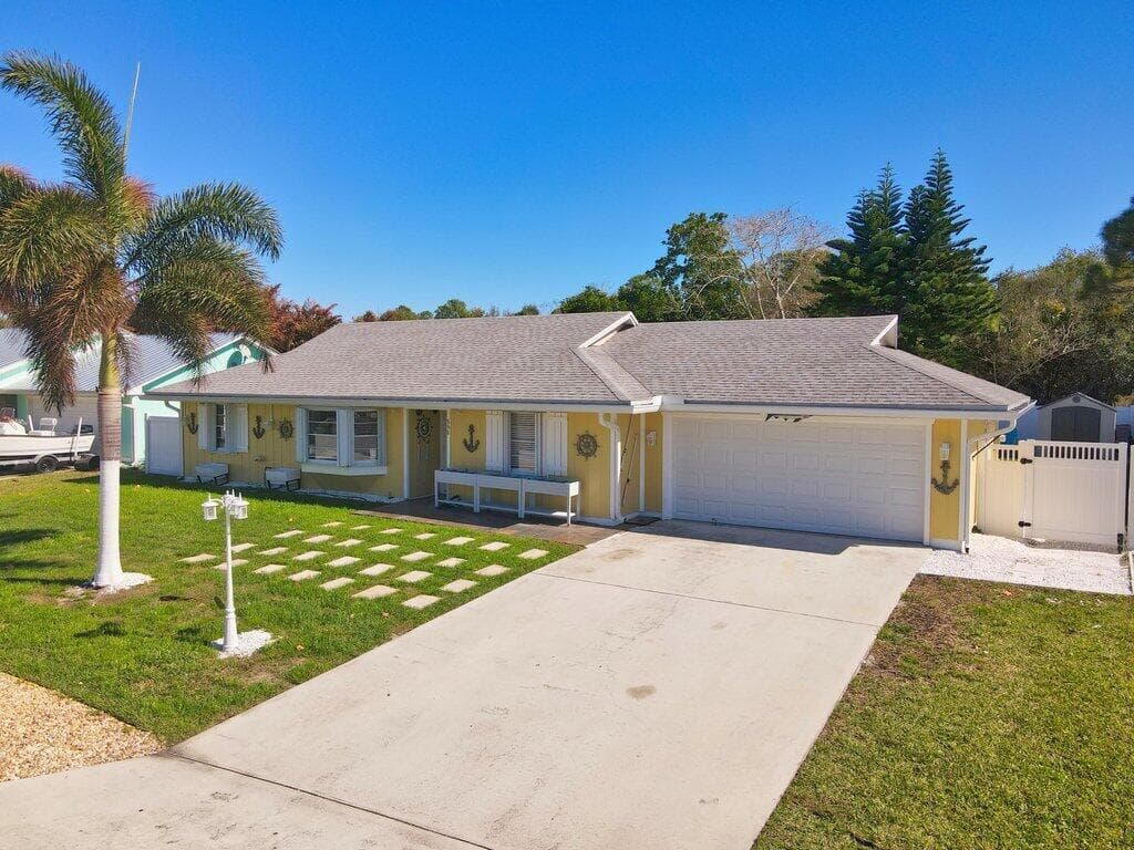 888 NE Maranta Terrado, Jensen Beach, FL 34957 photo 2