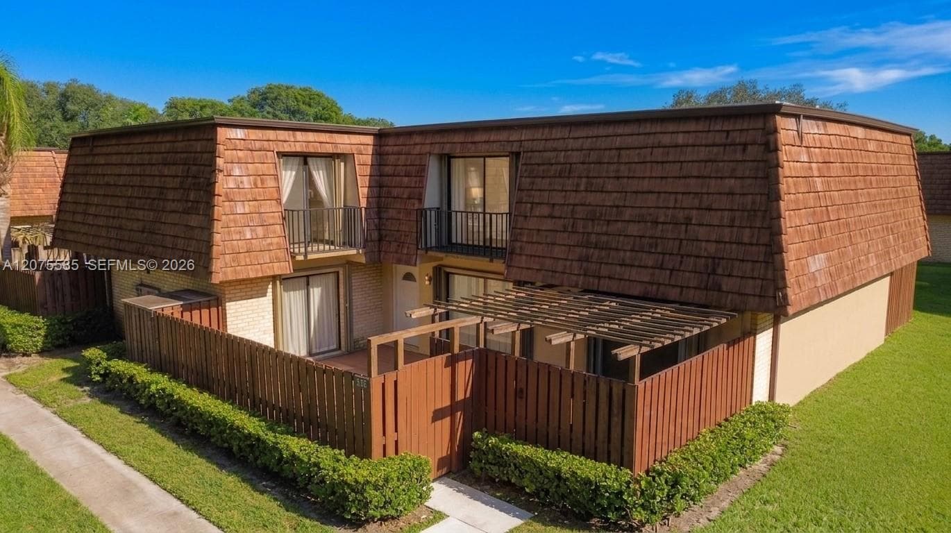 516 5th Ln, Green Acres, FL 33463