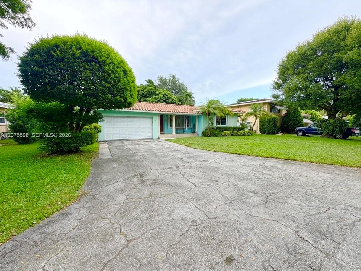 951 NE 115th St, Biscayne Park, FL 33161 photo 2