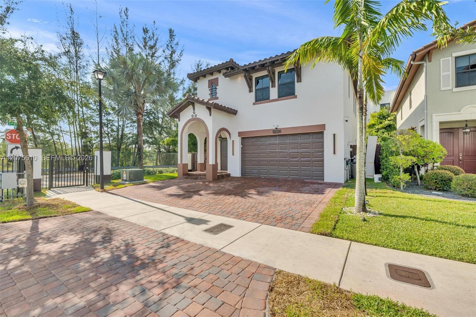 10204 NW 86th St, Doral, FL 33178 photo 2