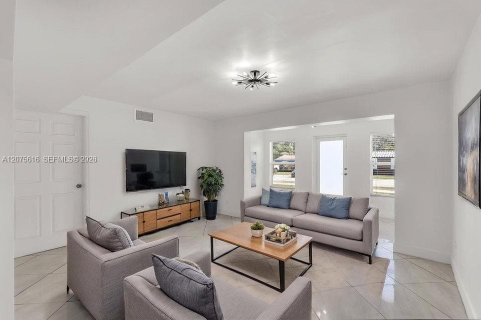 2539 Coolidge St, Hollywood, FL 33020 photo 2