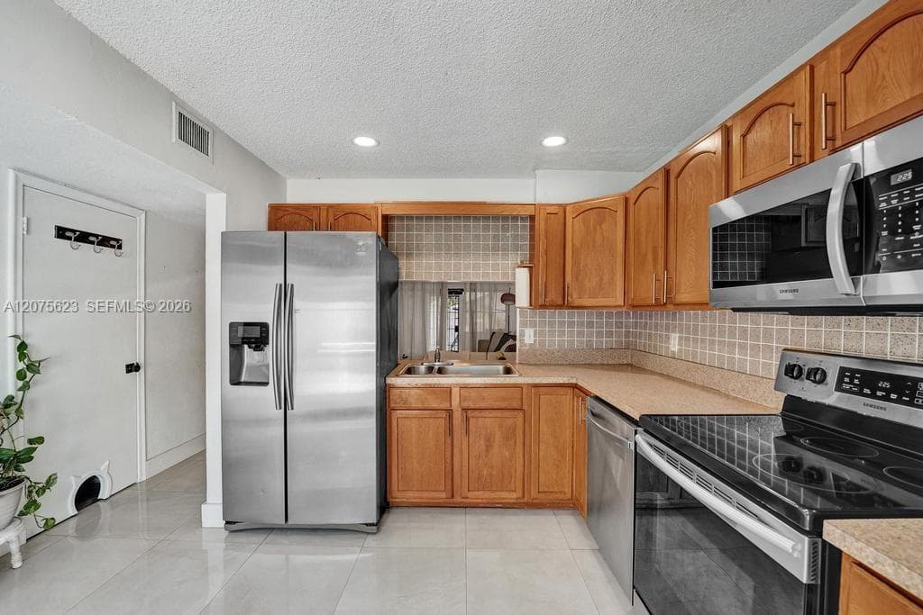 3000 NW 5th Ter # 112, Pompano Beach, FL 33064 photo 3