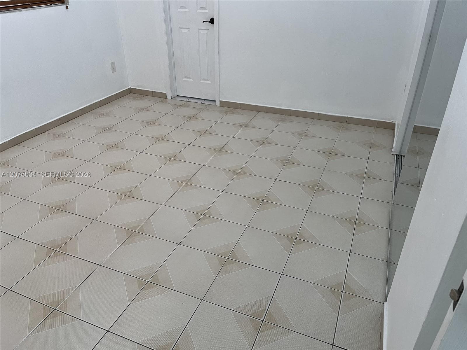 18105 NW 81st Ct, Hialeah, FL 33015 photo 4