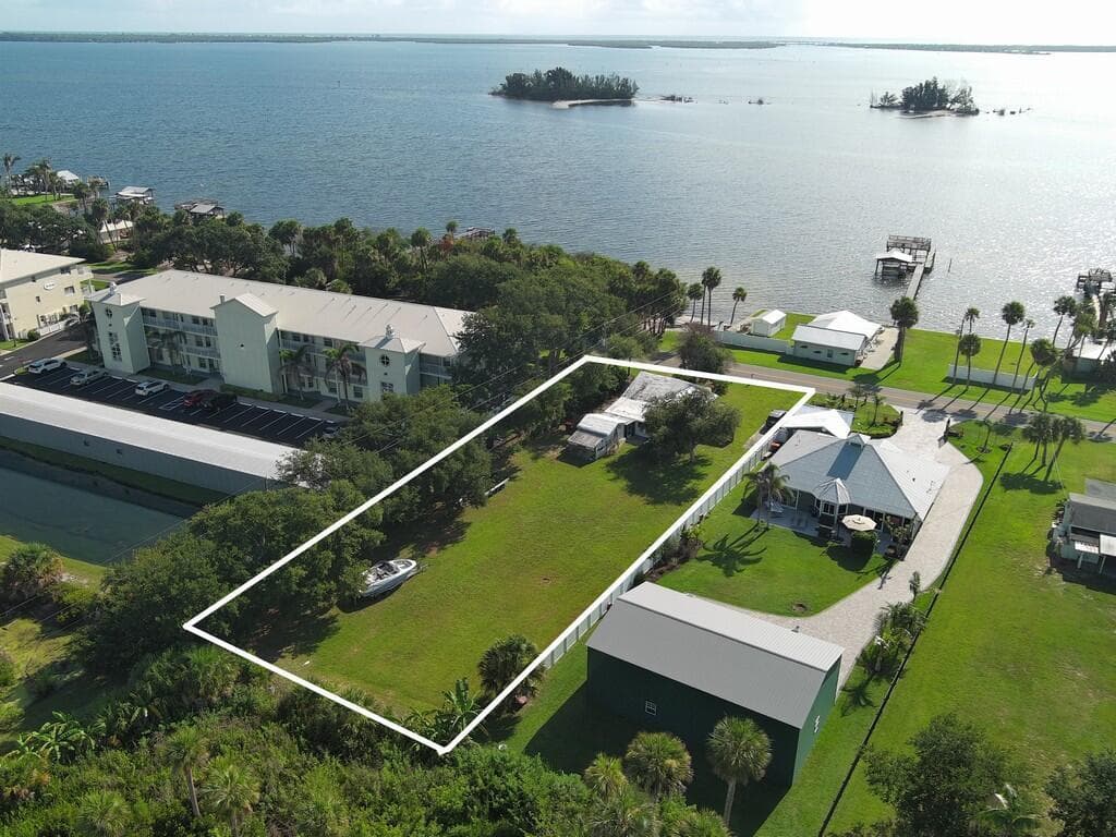 13485 N INDIAN RIVER Drive, Sebastian, FL 32958 photo 4