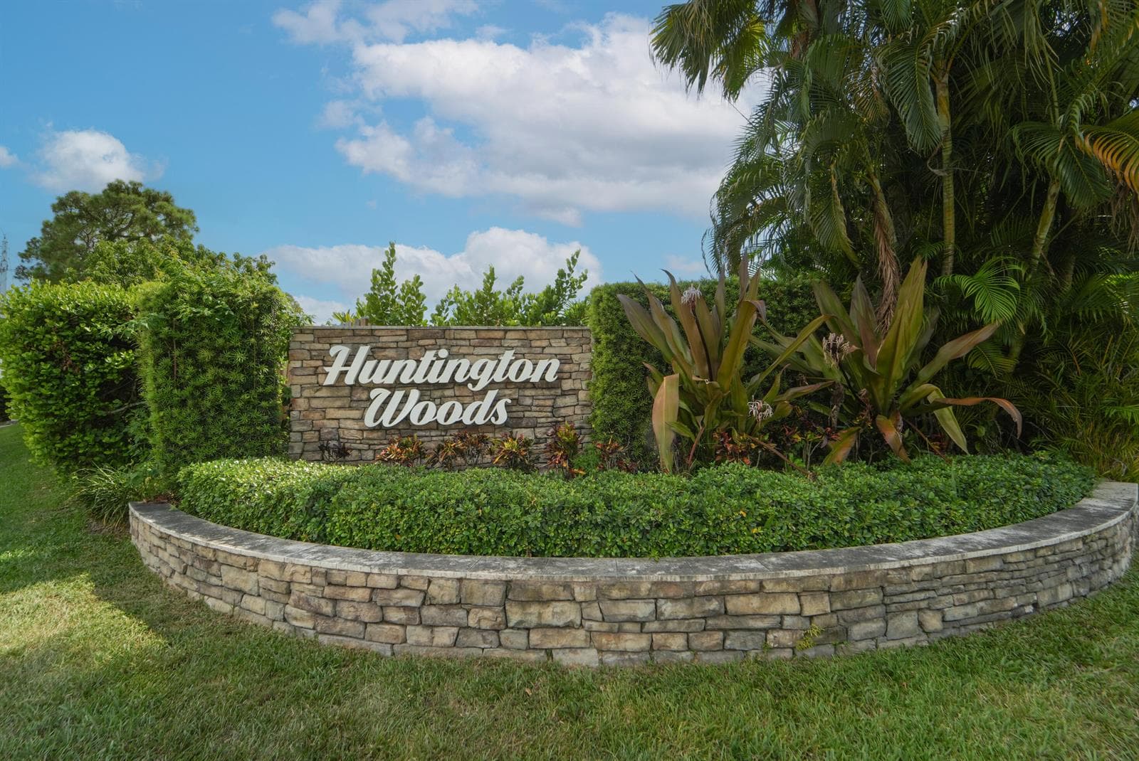 217 PARKWOOD Drive S, Royal Palm Beach, FL 33411 photo 2