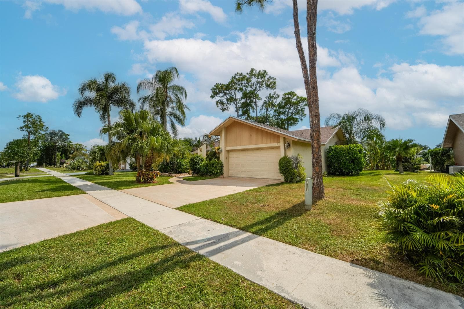 217 PARKWOOD Drive S, Royal Palm Beach, FL 33411 photo 5