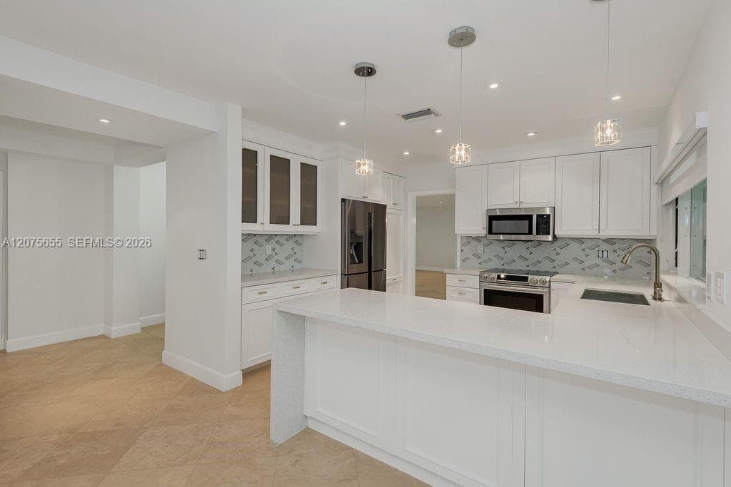 6931 Loch Ness Dr, Miami Lakes, FL 33014 photo 5