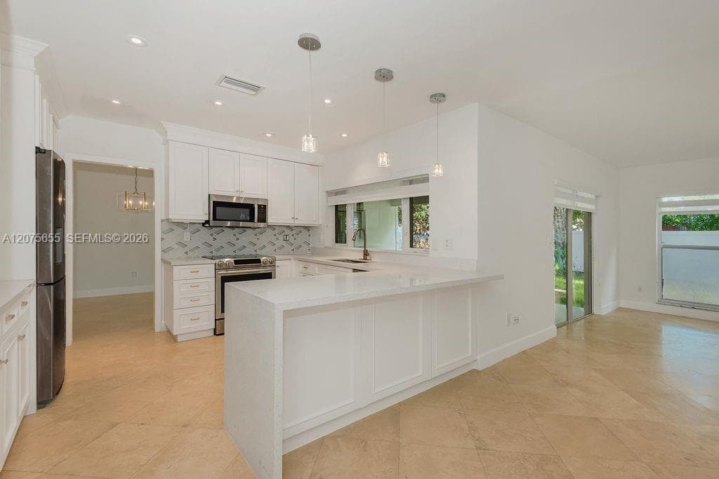 6931 Loch Ness Dr, Miami Lakes, FL 33014 photo 4