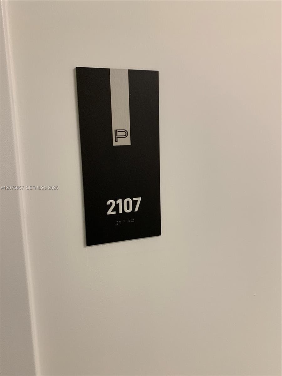 851 NE 1st Ave # 2107, Miami, FL 33132 photo 3