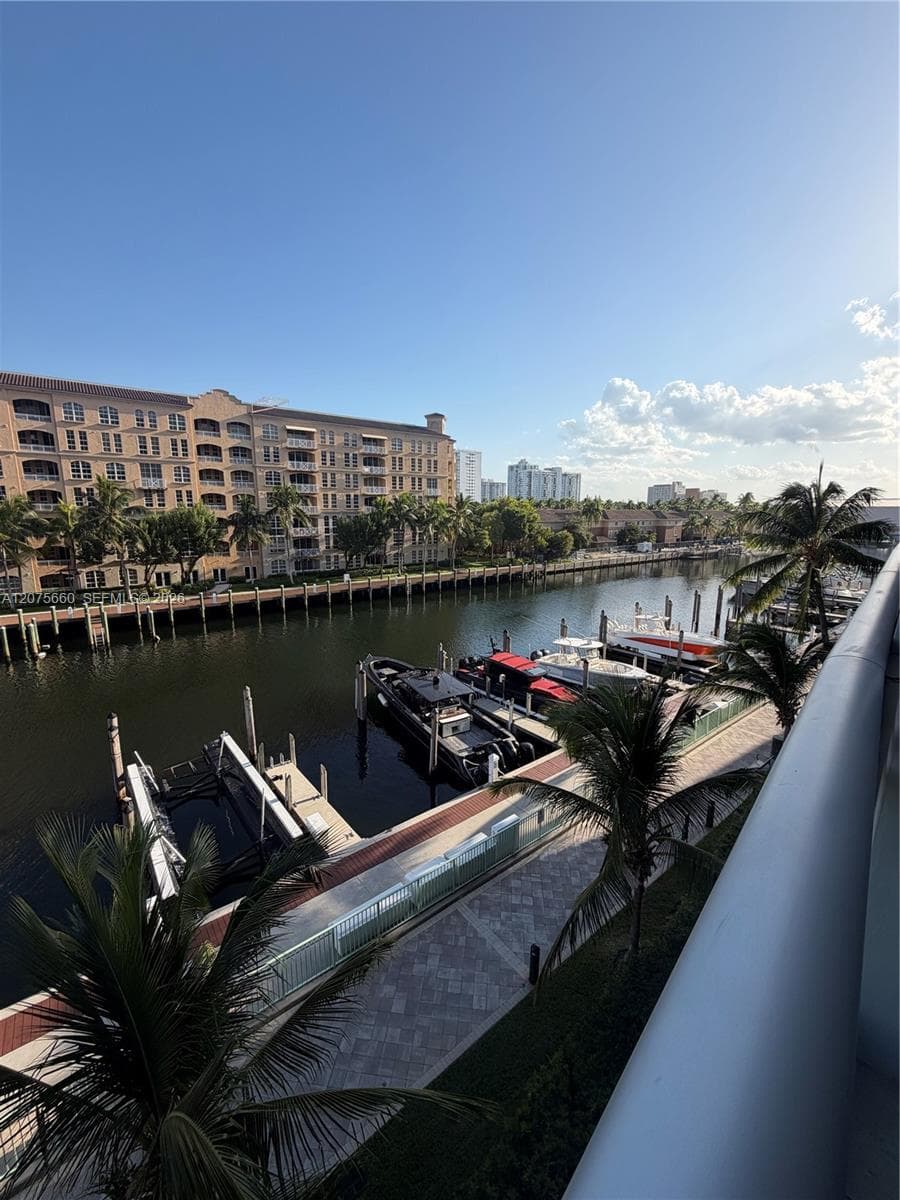 2950 NE 188th St # 325, Aventura, FL 33180 photo 4