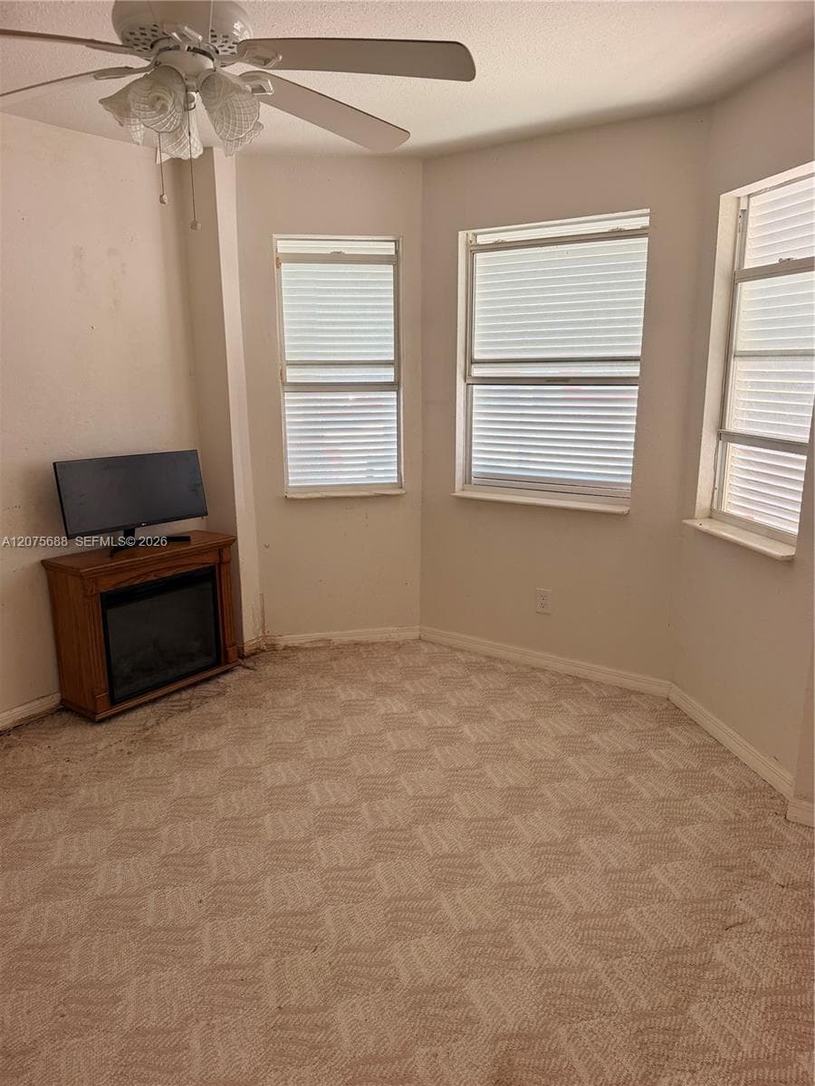 921 Redwood St, Daytona, FL 32117 photo 2