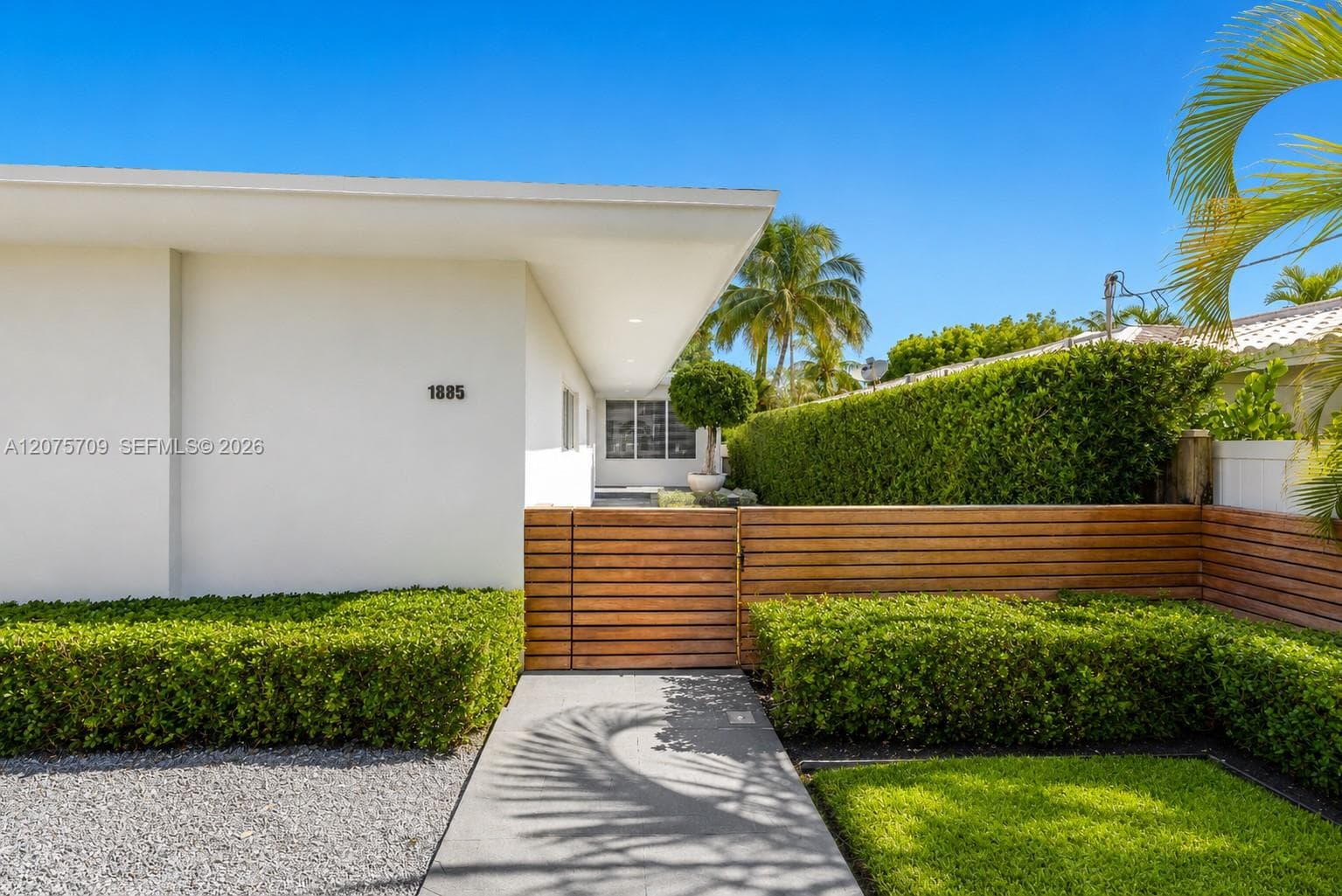 1885 Daytonia Rd, Miami Beach, FL 33141 photo 2