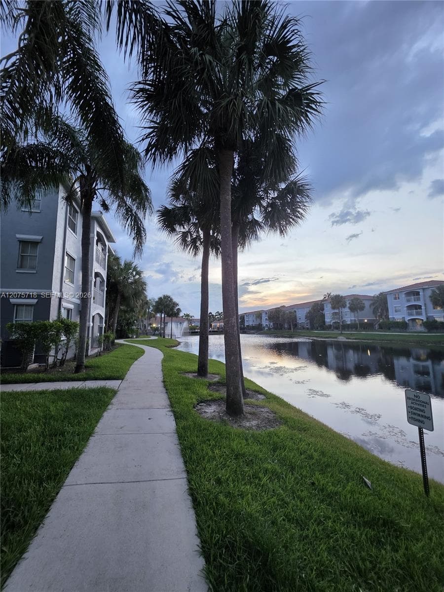 9615 NW 1st Ct # 10-301, Pembroke Pines, FL 33024