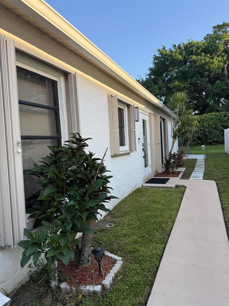 5075 Mirror Lakes Boulevard, Boynton Beach, FL 33472 photo 3
