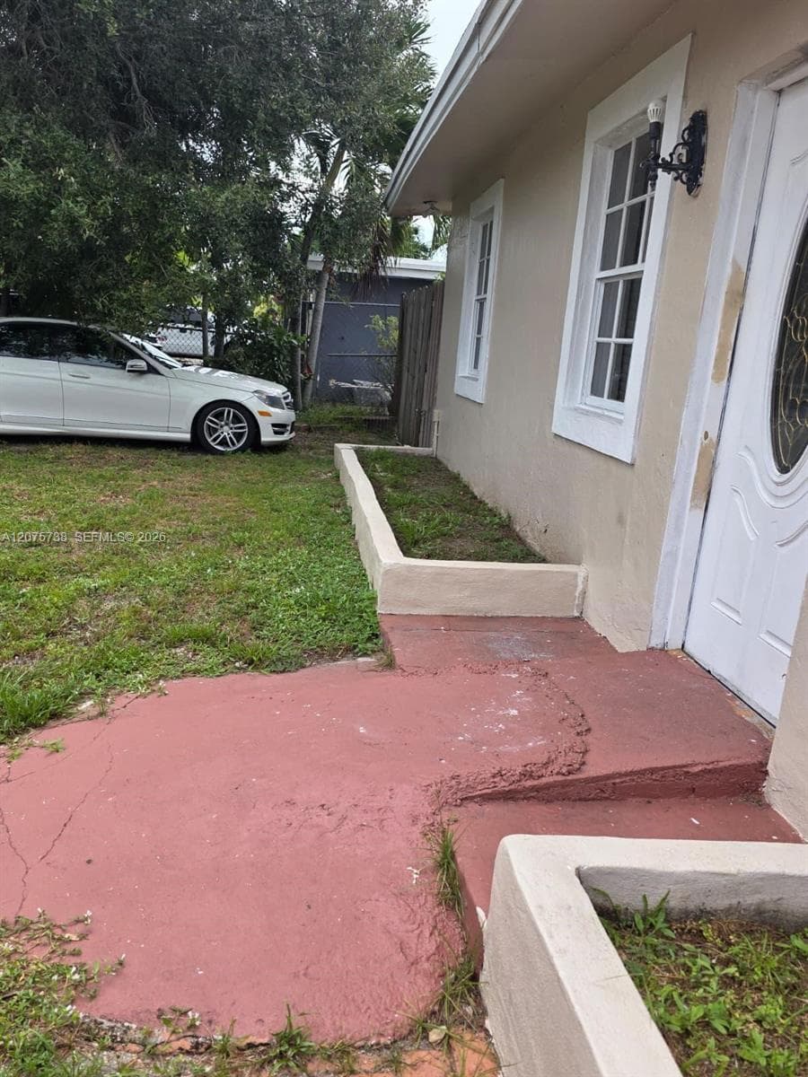 4570 SW 39th St, West Park, FL 33023 photo 2