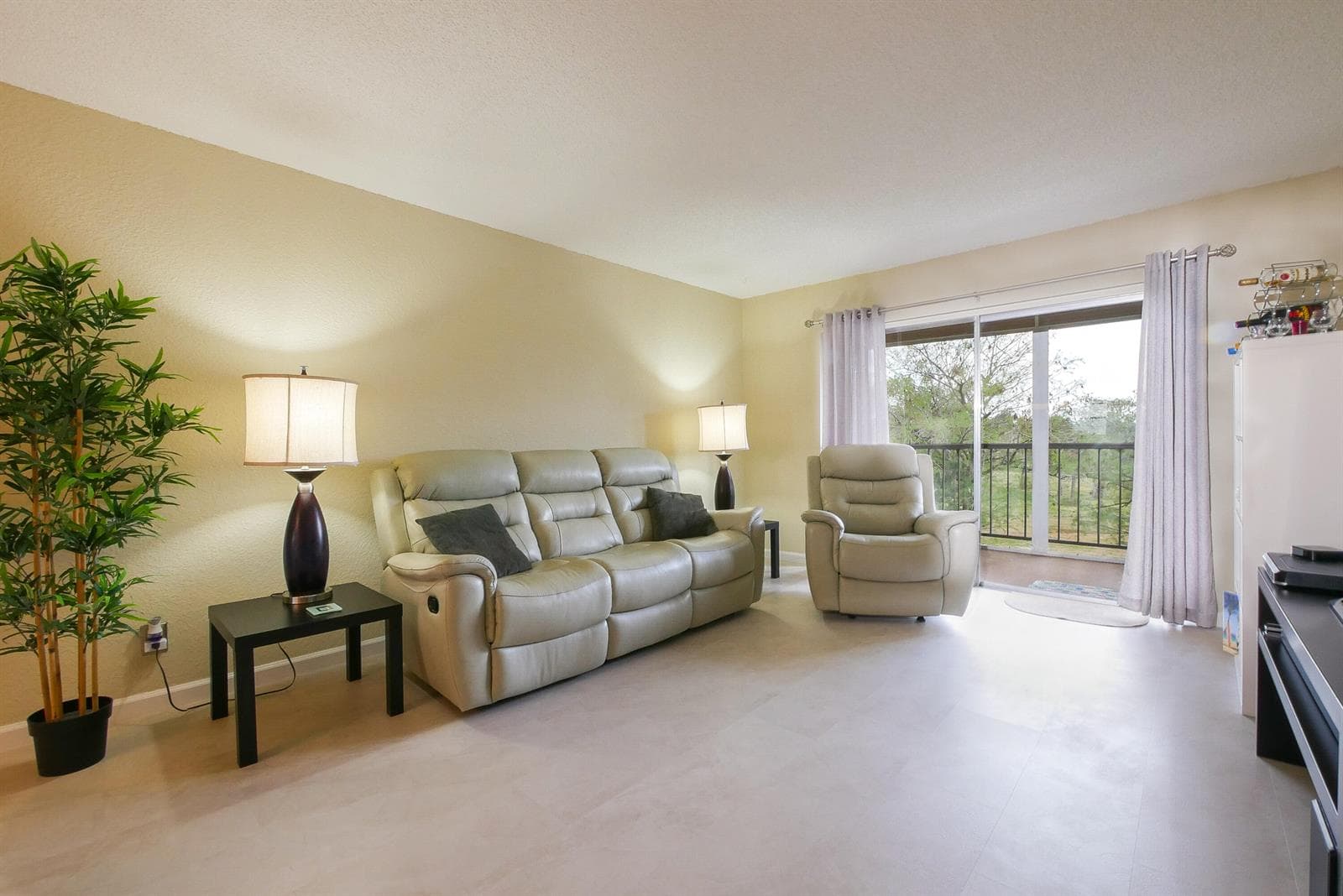 6080 NW 44th Street NW # Apt 414, Lauderhill, FL 33319 photo 4