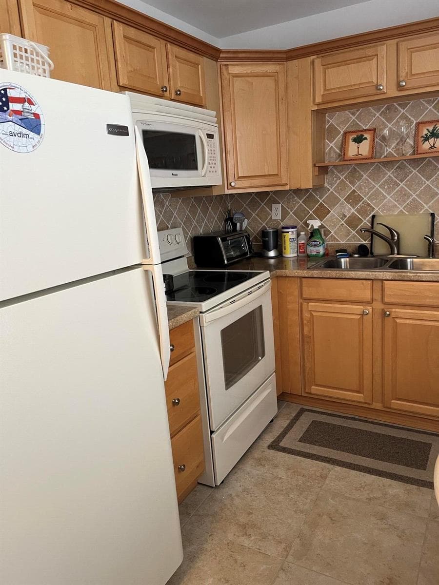 571 Flanders # L, Delray Beach, FL 33484 photo 2