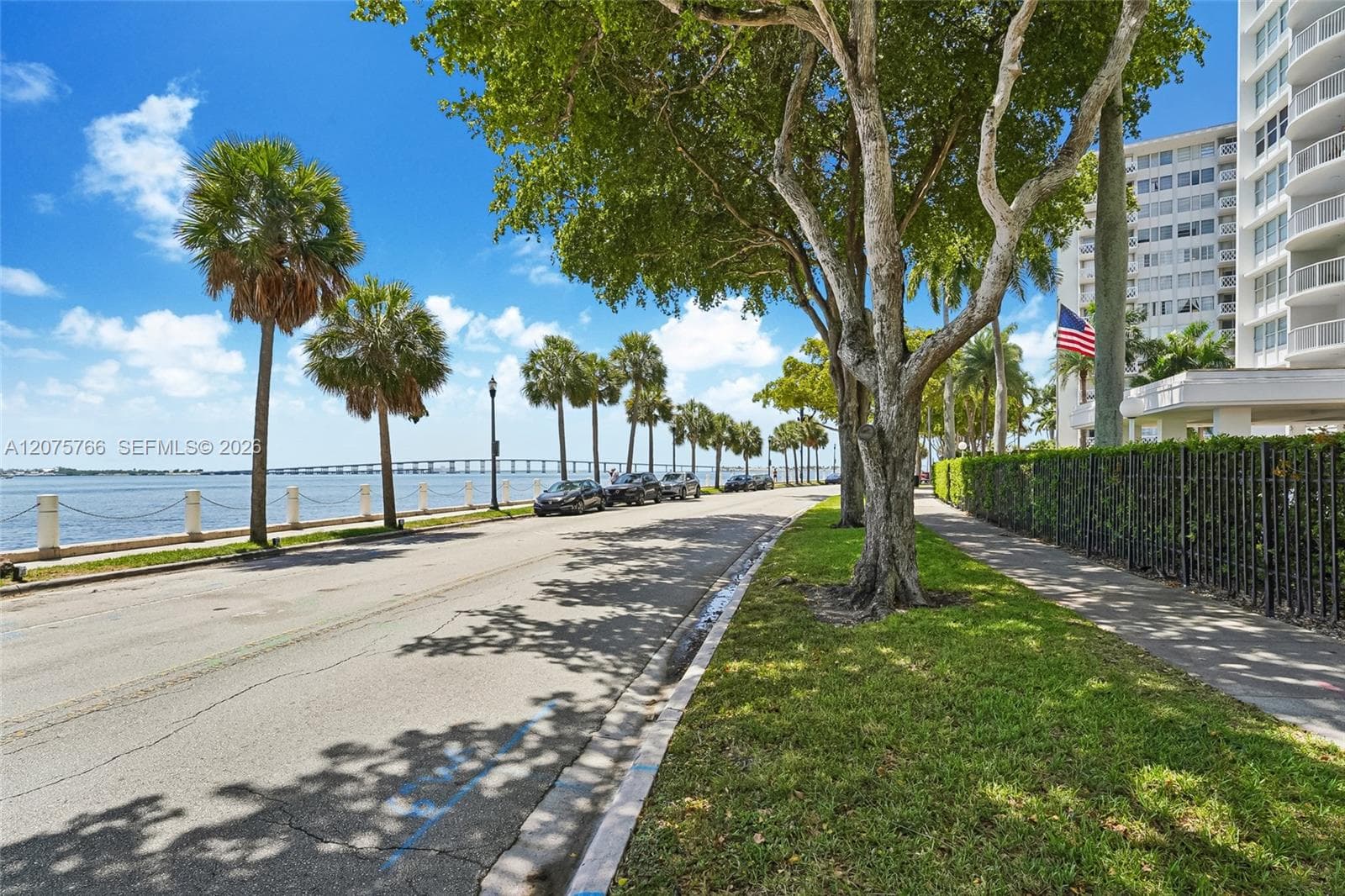 1420 Brickell Bay Dr # 206D, Miami, FL 33131 photo 2