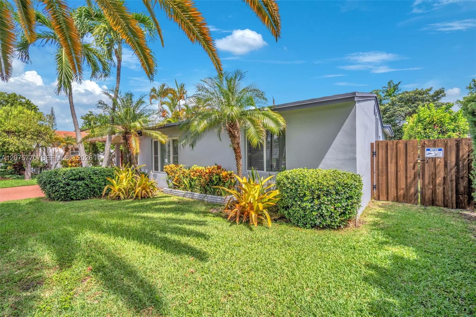 907 NE 5th St, Hallandale Beach, FL 33009 photo 2