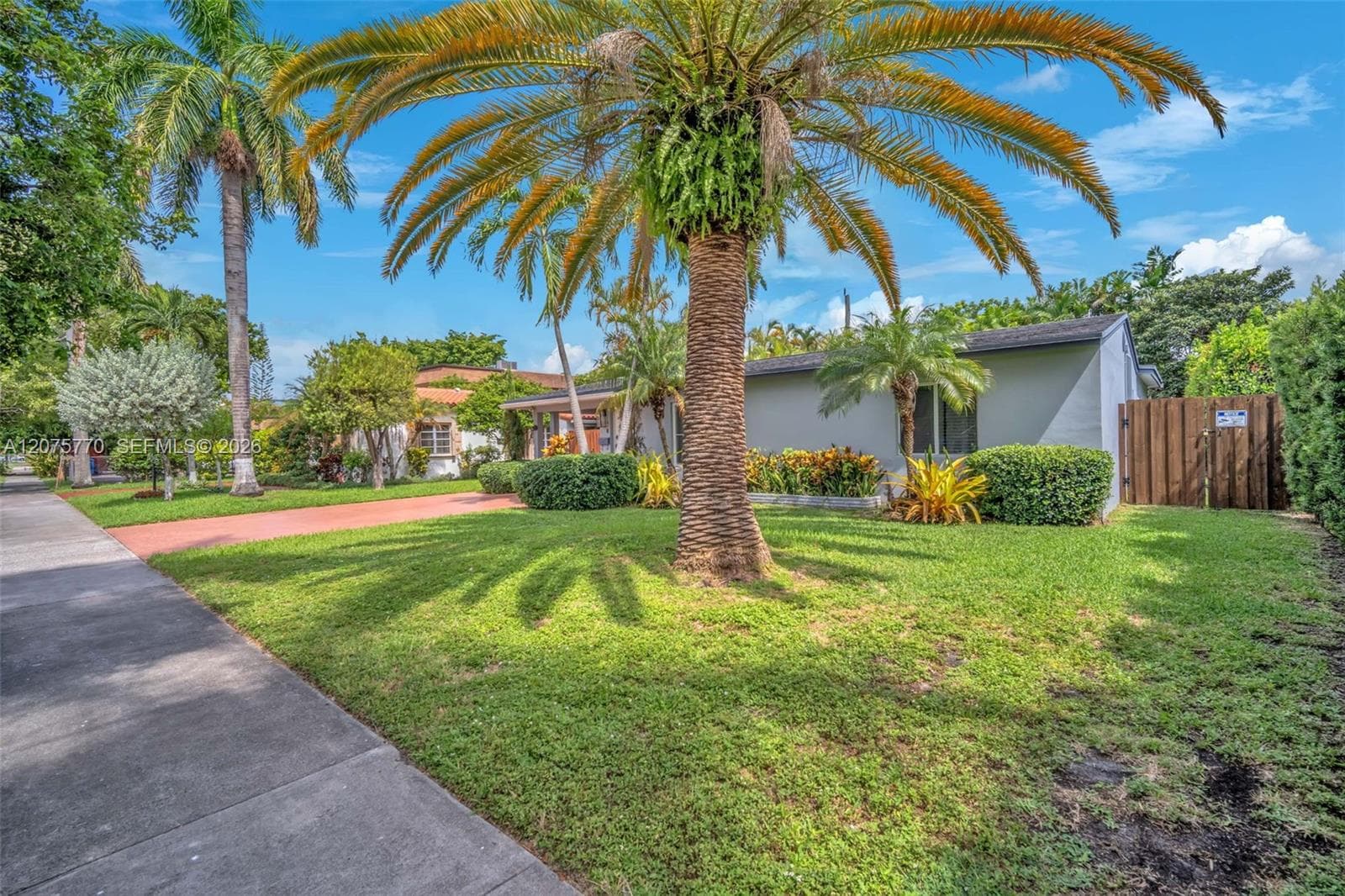 907 NE 5th St, Hallandale Beach, FL 33009 photo 3