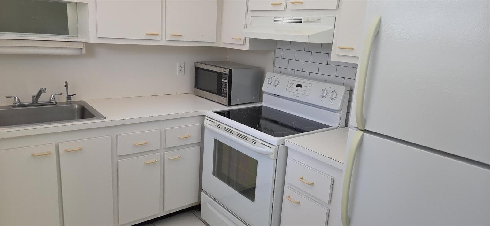 444 Saxony J, Delray Beach, FL 33446 photo 3
