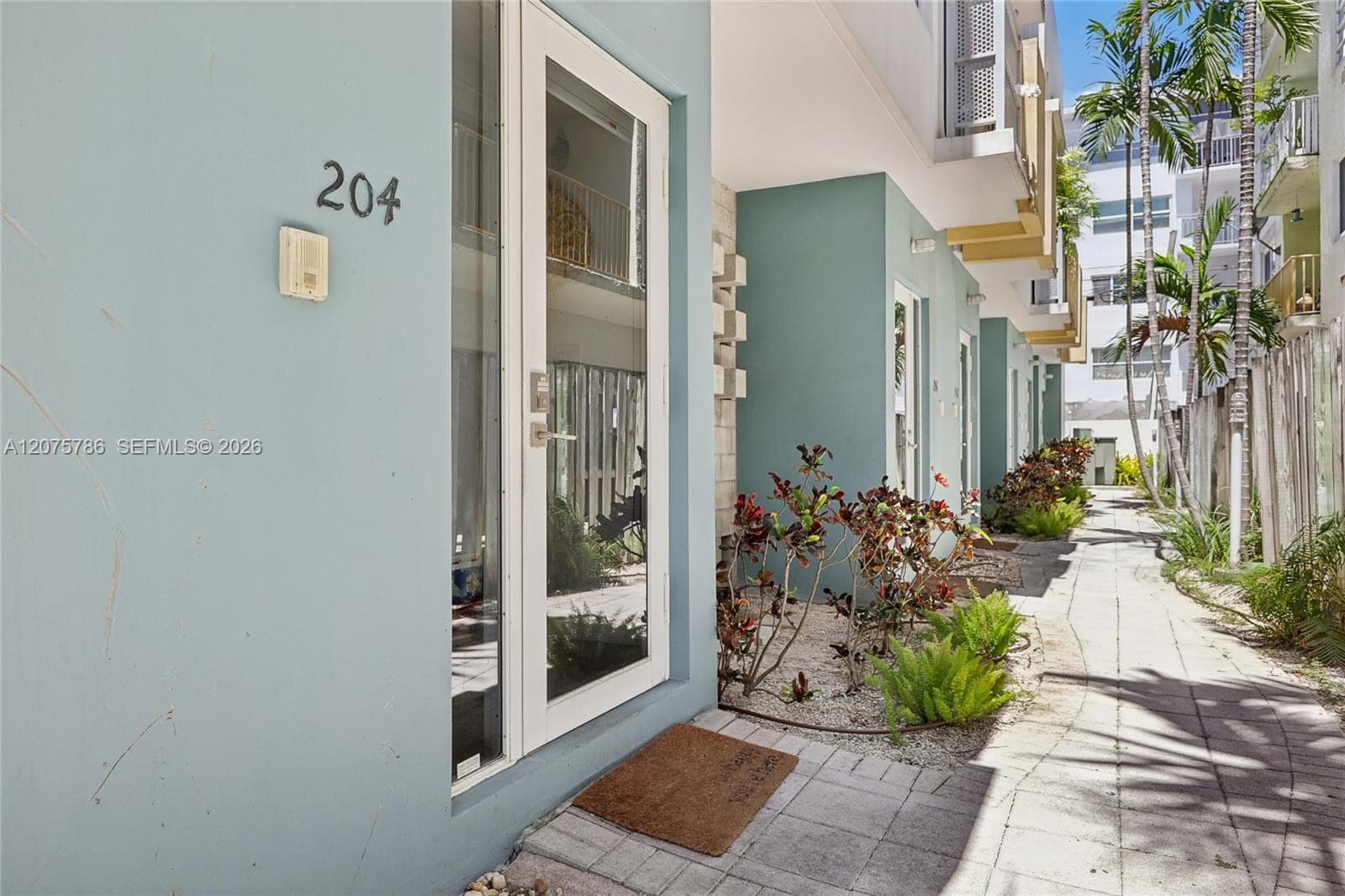 204 Washington Ave # 13, Miami Beach, FL 33139 photo 2