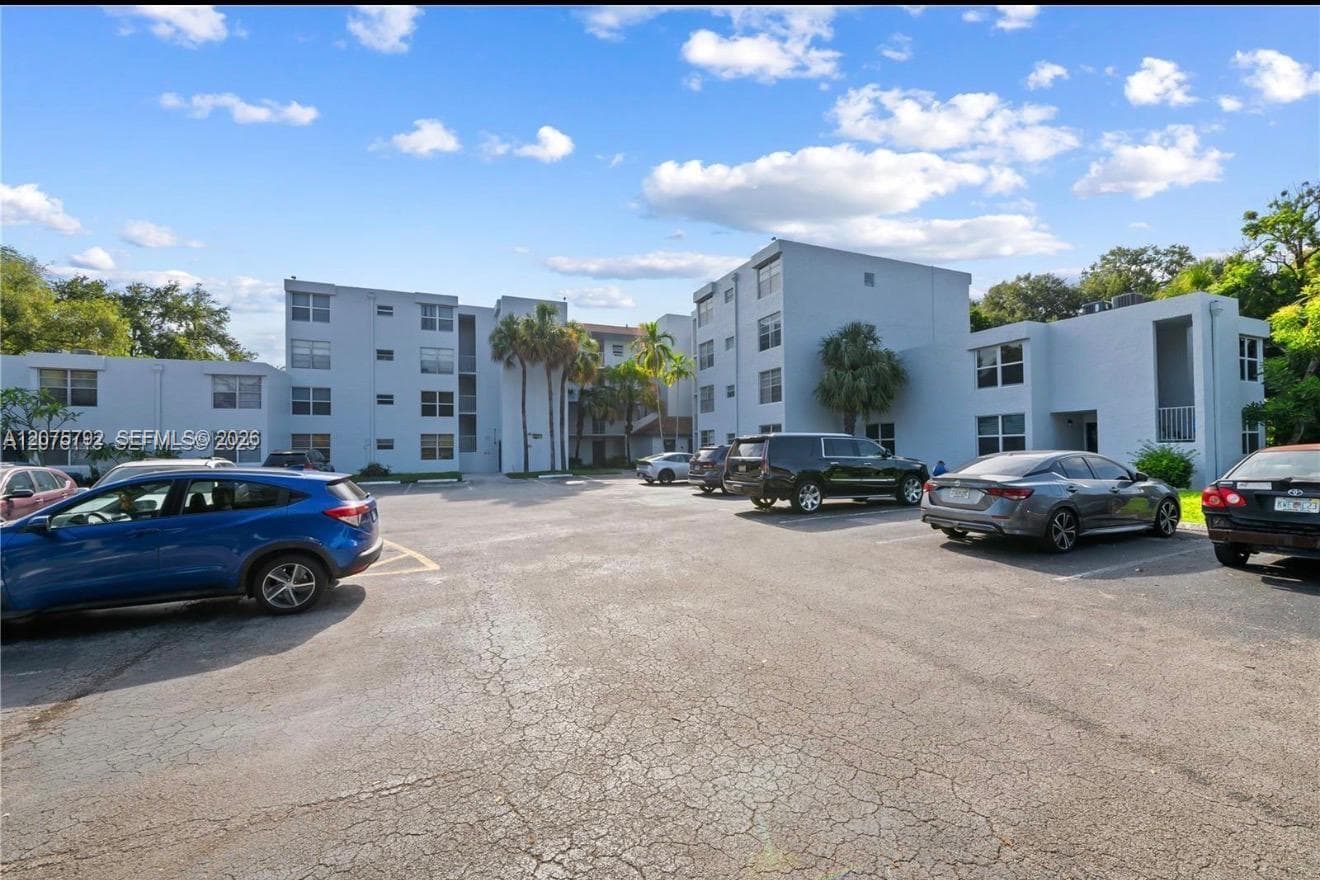 9400 Live Oak Pl # 205, Davie, FL 33324