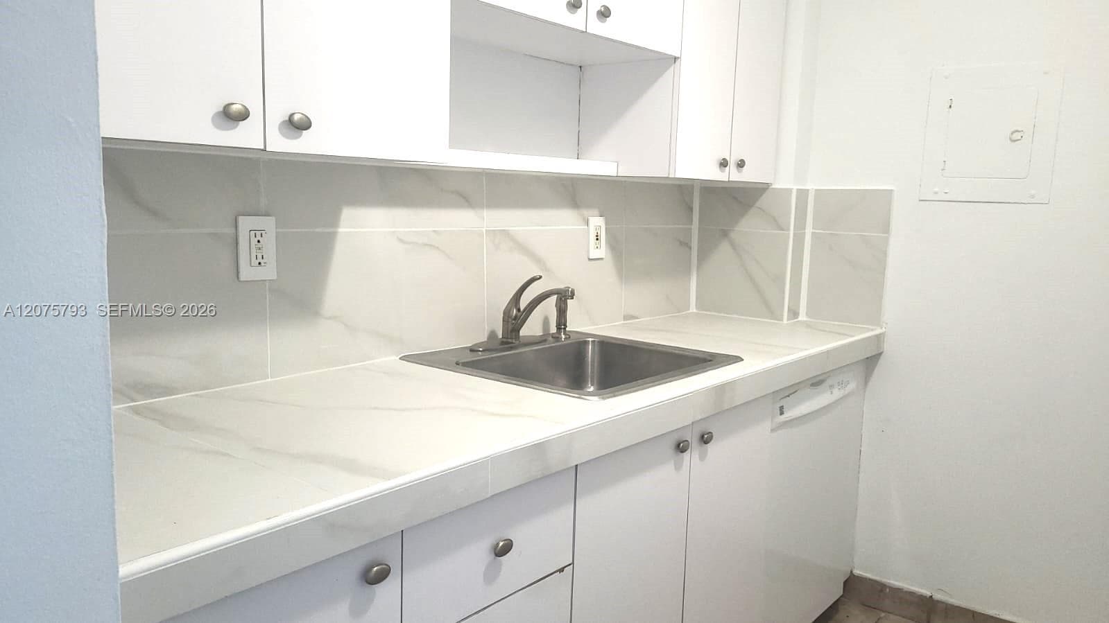 2450 NE 135th St # 206, North Miami, FL 33181 photo 4