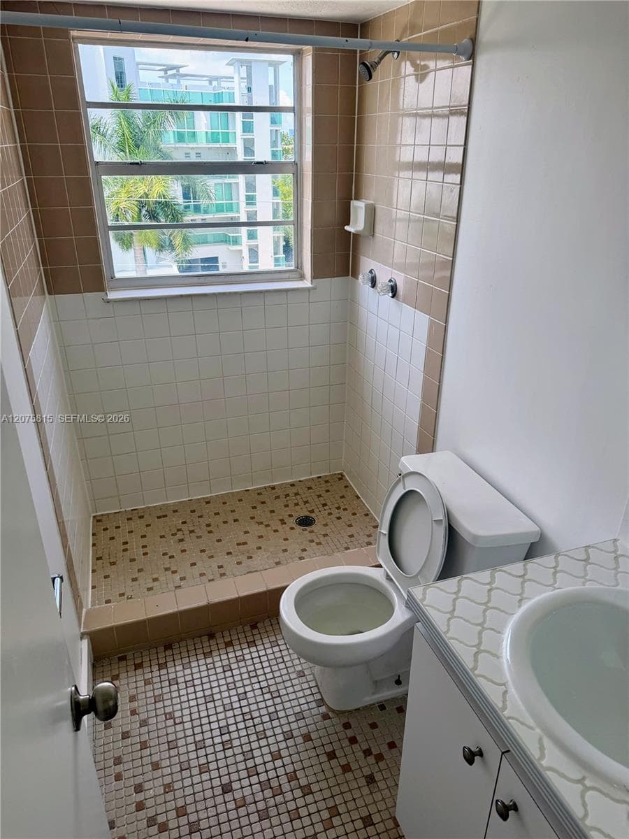 2001 Bay Dr # 404, Miami Beach, FL 33141 photo 2